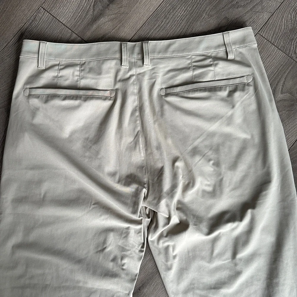 RHONE XXX COMMUTER Men's Cream Pant Chinos size 36x33